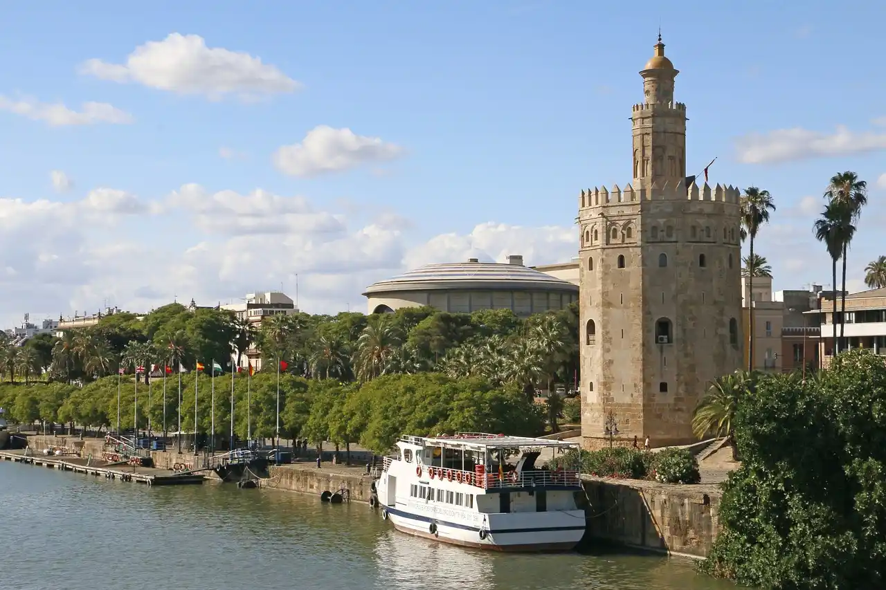 paseo barco guadalquivir sevilla